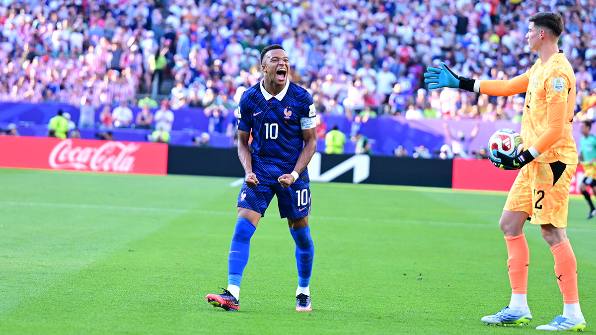 Mbappe, El Tokalaşmaya Bile Sert Girdi: Paraguay Kalecisi 'Sen Hayırdır?' Diye Topu Fırlattı!