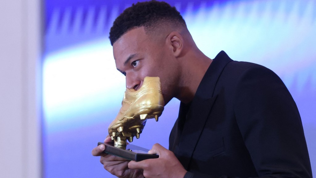 Rüyası gerçek oldu: Kylian Mbappe "Avrupa Altın Ayakkabı" ödülünü aldı