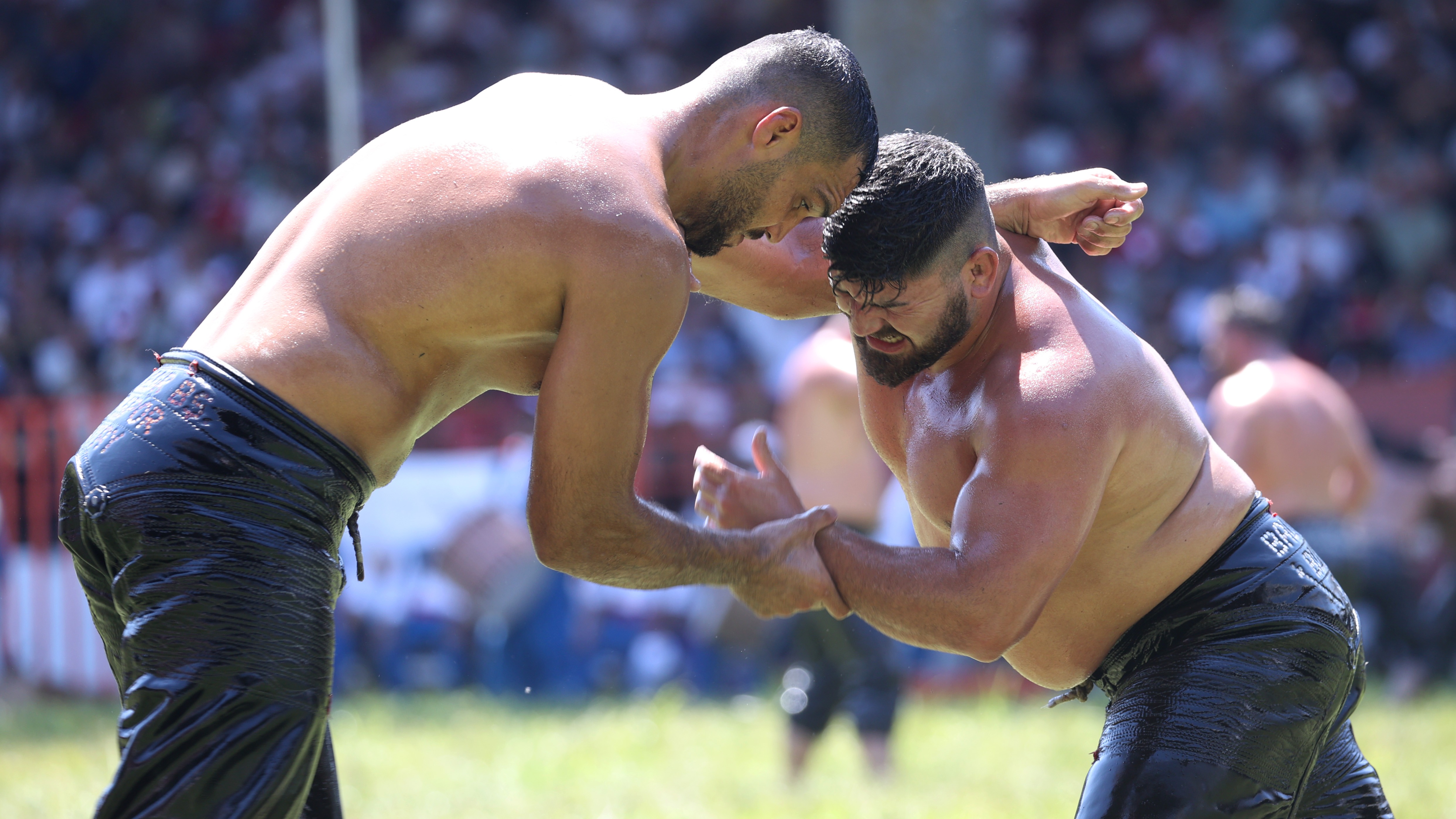 664. Tarihi Kırkpınar Yağlı Güreşleri'nde tur atlayan pehlivanlar belli oldu