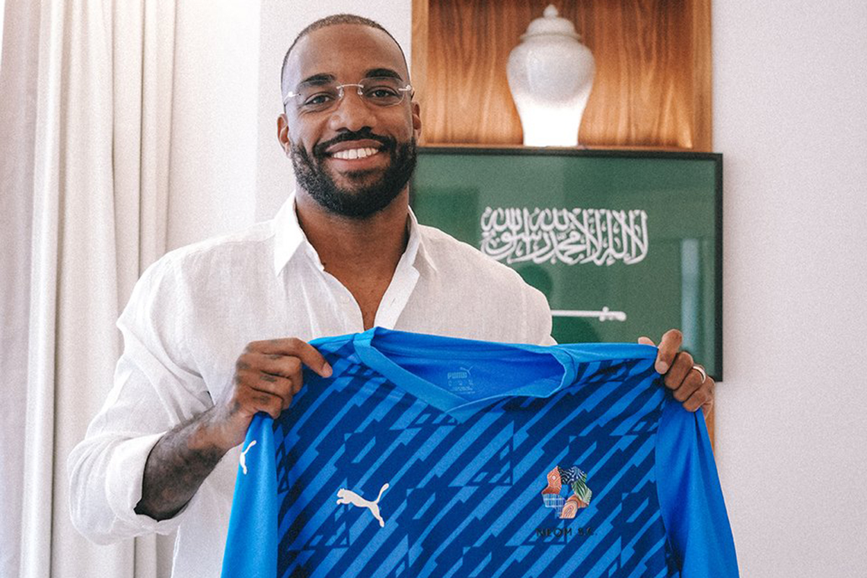 Alexandre Lacazette'in transferini resmen duyurdular