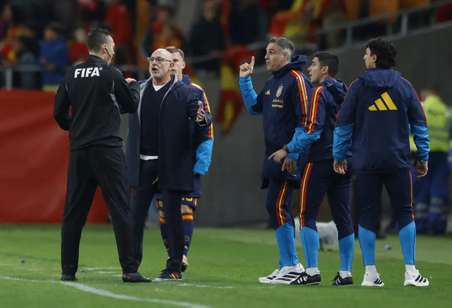 Türkiye maçı biter bitmez hakeme yaptığı hareket İspanya'da olay oldu: Jet açıklama geldi - 3