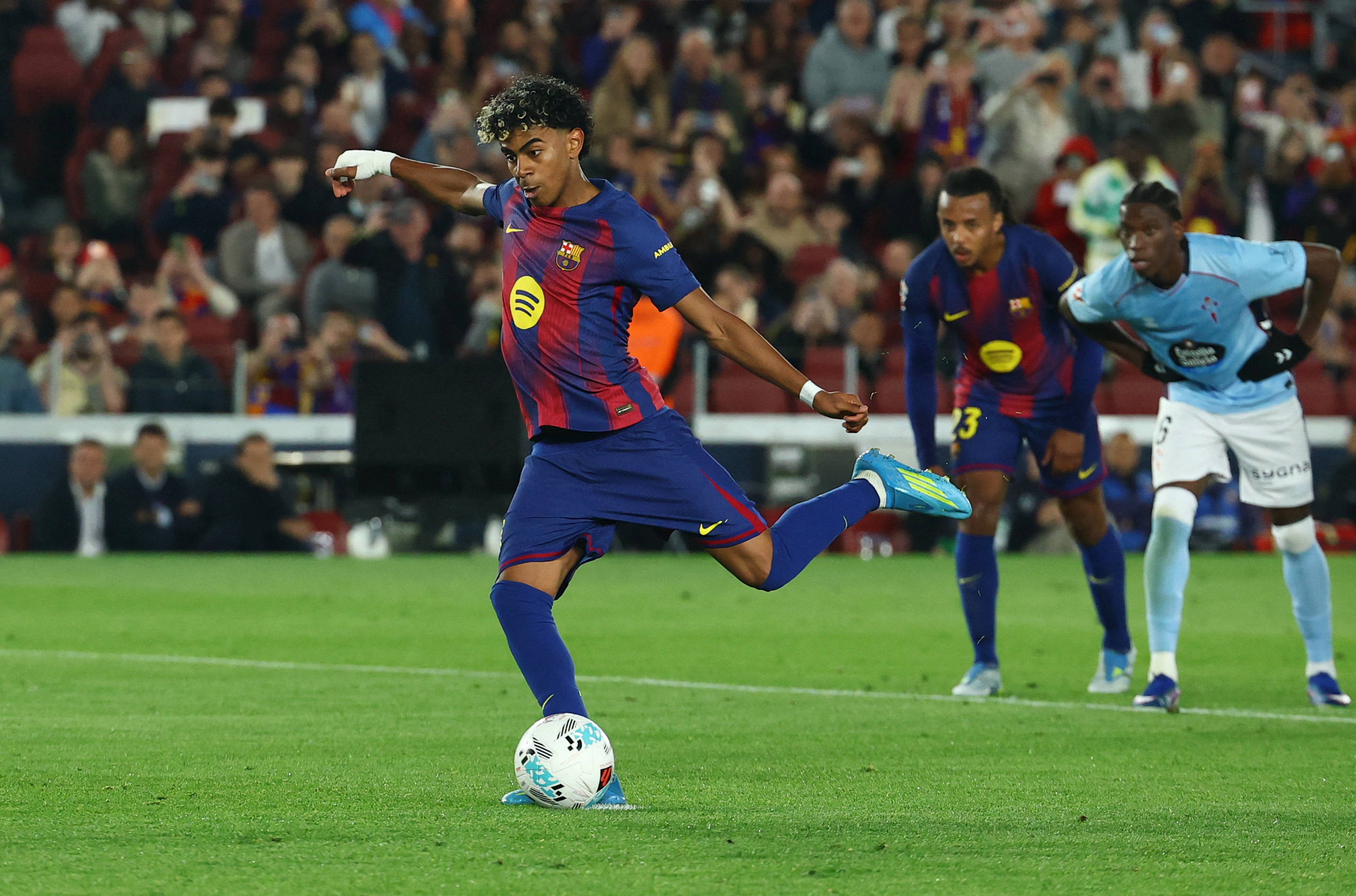 Süper yıldız Yamal'da endişelendiren son: Barcelona sahasında tek golle kazandı