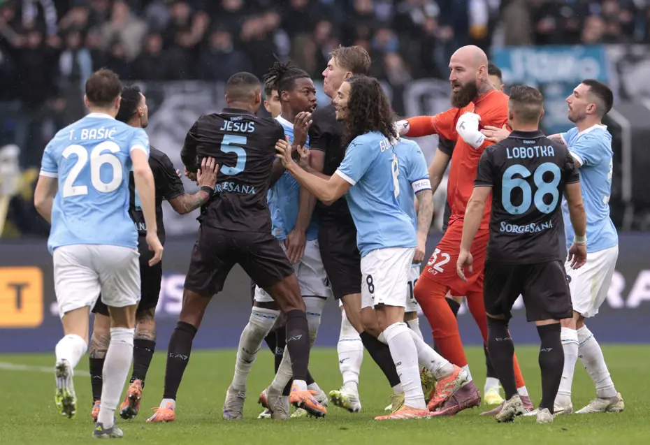 Guendouzi'nin 11 başladığı maçta ortalık karıştı, 3 kırmızı kart çıktı: Napoli 2 golle kazandı - 3
