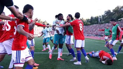 Rafael Leao'dan olay hareket! Rakibine yumruk attı, kırmızı kart gördü Rafael Leao'dan olay hareket! Rakibine yumruk attı, kırmızı kart gördü