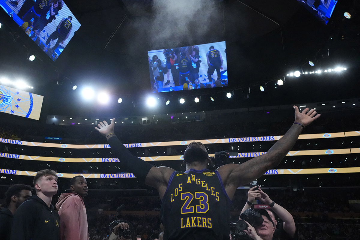 LeBron James'in NBA tarihine geçtiği maçta Lakers, Jazz'ı devirdi