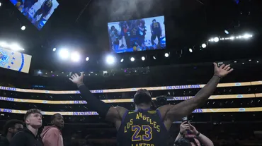 LeBron James'in NBA tarihine geçtiği maçta Lakers, Jazz'ı devirdi