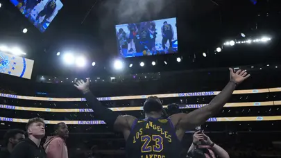 LeBron James'in NBA tarihine geçtiği maçta Lakers, Jazz'ı devirdi