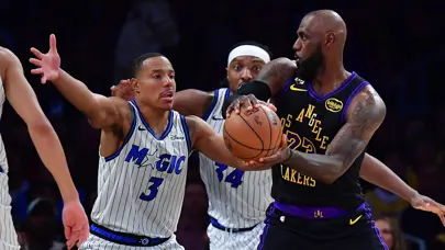 Magic, Lakers'ı bitime 7 saniye kala bulduğu basketle devirdi