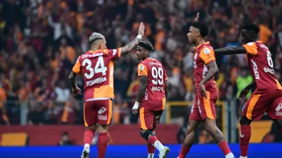 Galatasaray'da haftalardır beklenen transfer sonunda gerçekleşti: 2 yıllık sözleşme imzaladı Galatasaray'da haftalardır beklenen transfer sonunda gerçekleşti: 2 yıllık sözleşme imzaladı