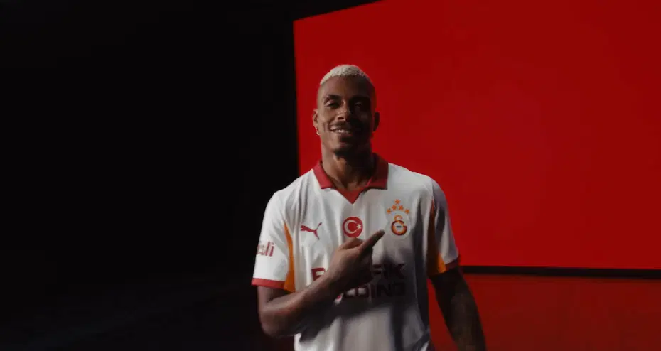 Galatasaray'ın 5 yıldızlı yeni sezon formaları tanıtıldı - 2 Galatasaray'ın 5 yıldızlı yeni sezon formaları tanıtıldı - 2