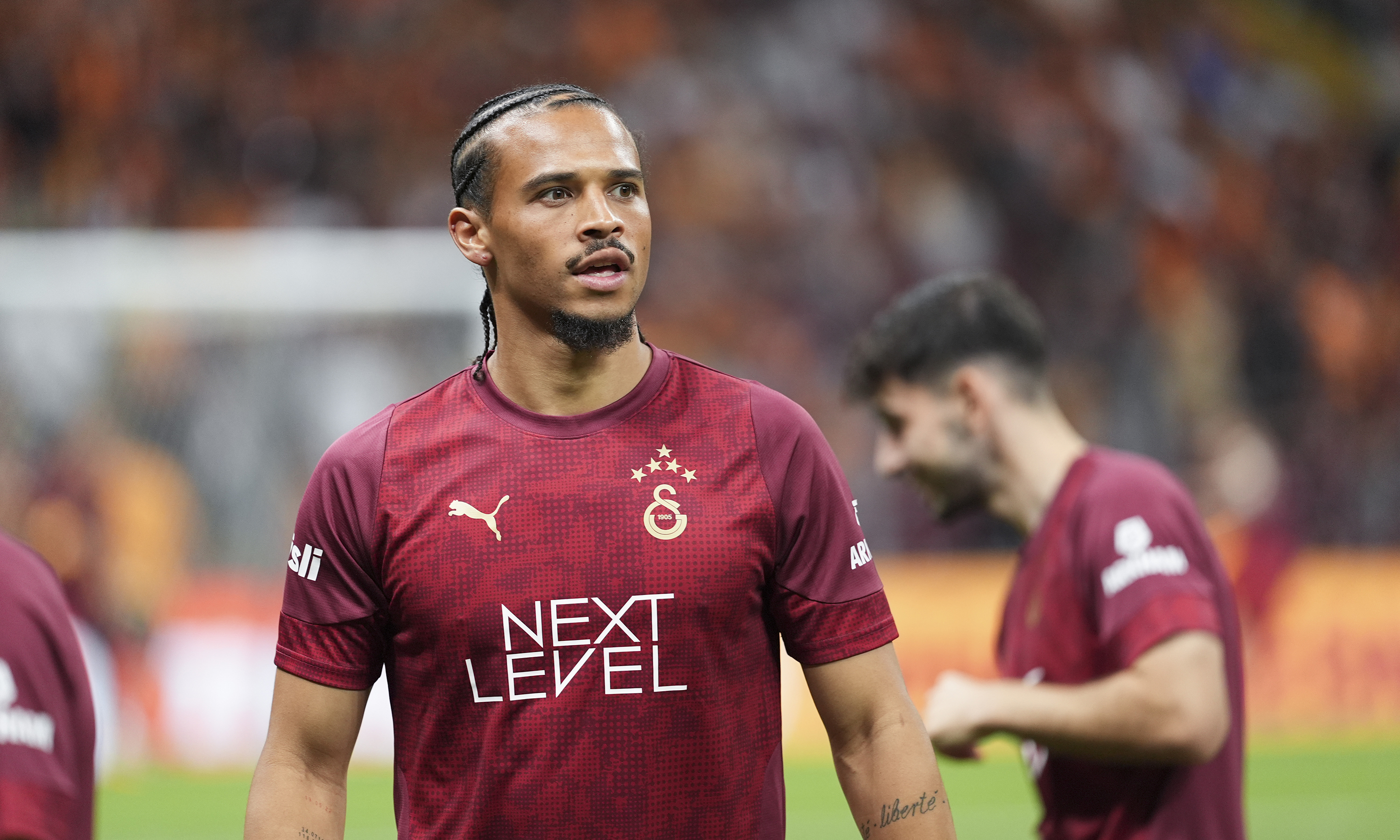 Leroy Sane'ye Çifte Sandalye Darbesi: Önce Cim Bom'da Kulübe, Şimdi Almanya'da Ev!