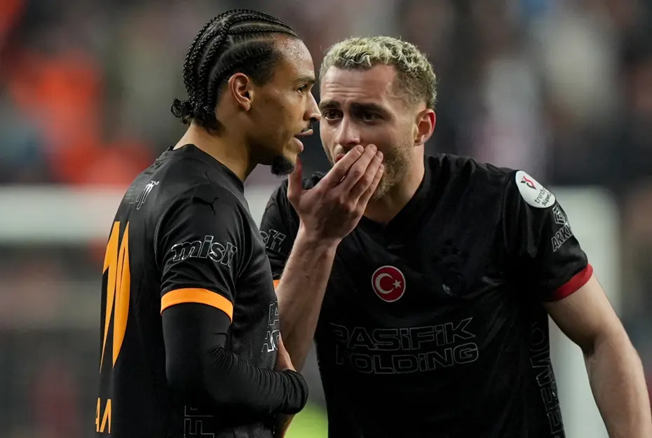 Sane'den Okan Buruk'a flaş hareket: Gözlerine inanamadı - 2 Sane'den Okan Buruk'a flaş hareket: Gözlerine inanamadı - 2