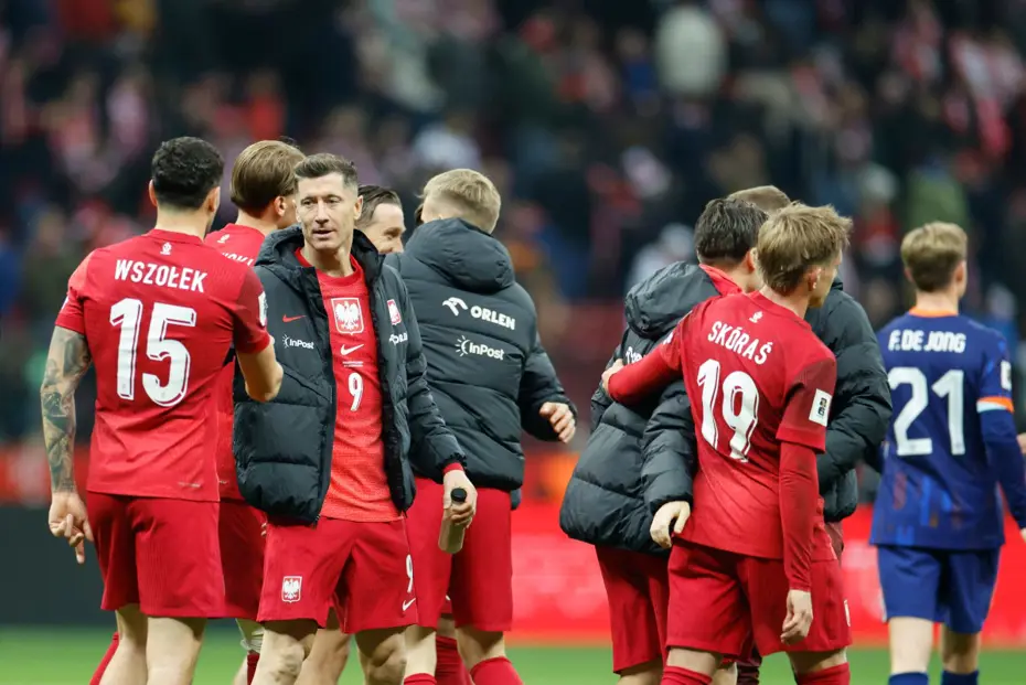 Fenerbahçe'nin gündemindeki Lewandowski'den Szymanski açıklaması: Gece yarısı flaş paylaşım geldi
 - 3