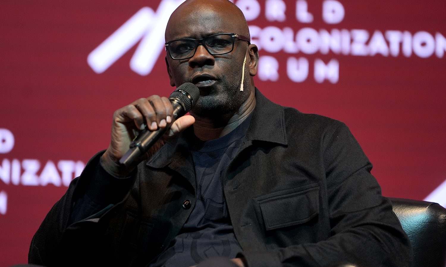Lilian Thuram futbolcuların daha fazla ses çıkarmasını istedi