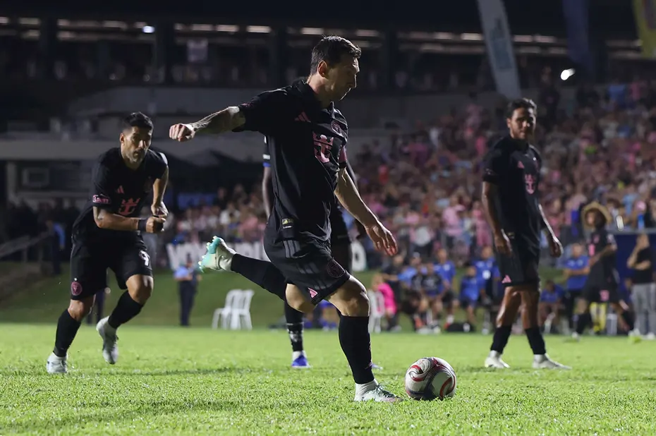Sahaya giren taraftar, Lionel Messi'ye hayatının şokunu yaşattı! - 4