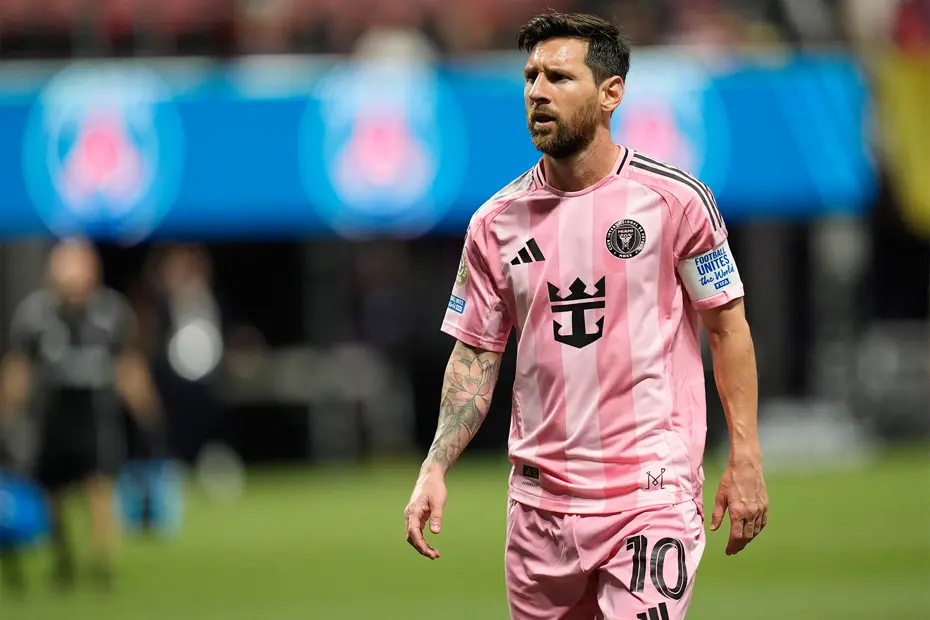 Dünyanın en fazla kazanan futbolcuları belli oldu: Ronaldo ve Messi arasında uçurum - 3 Dünyanın en fazla kazanan futbolcuları belli oldu: Ronaldo ve Messi arasında uçurum - 3