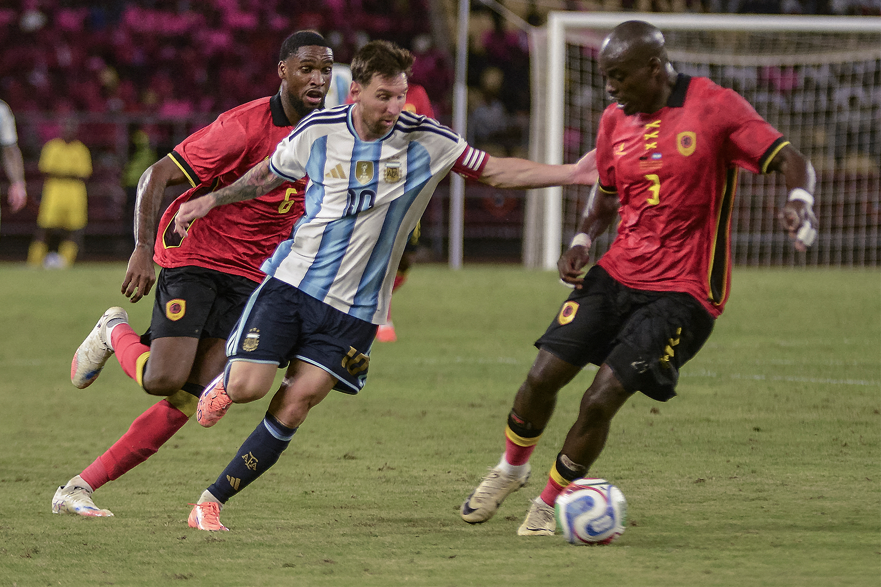 Messi geceye damga vurdu, Arjantin deplasmanda kazandı