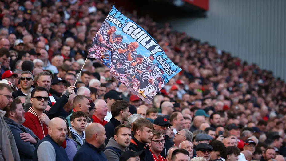 Liverpool ve Manchester United taraftarlarından Man City'ye büyük tepki