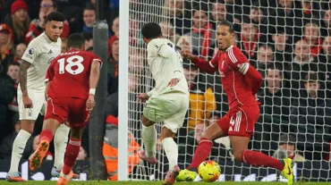 Liverpool'a bir darbe de Nottingham'dan: Son 7 maçta 6. yenilgi