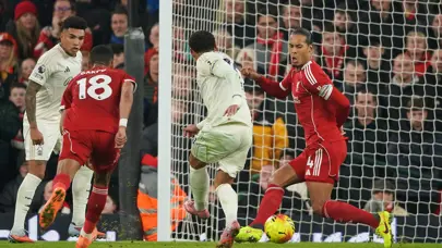 Liverpool'a bir darbe de Nottingham'dan: Son 7 maçta 6. yenilgi Liverpool'a bir darbe de Nottingham'dan: Son 7 maçta 6. yenilgi