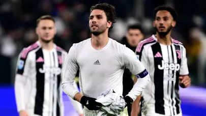 "Galatasaray'dan ters köşeye yatıran transfer: Manuel Locatelli" | Sporun manşetleri "Galatasaray'dan ters köşeye yatıran transfer: Manuel Locatelli" | Sporun manşetleri