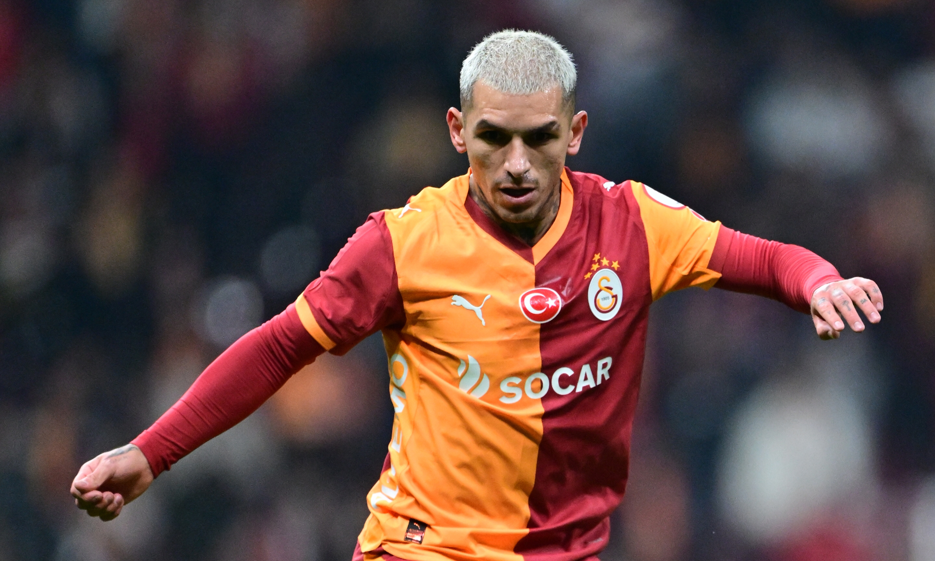 Galatasaray'ın yıldızı Lucas Torreira'ya yumruklu saldırı