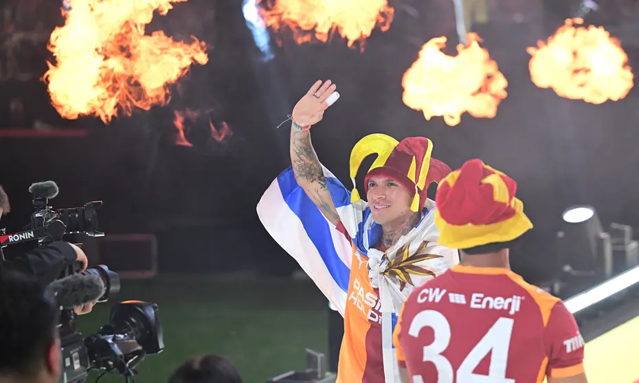 Şampiyon Galatasaray kupasına kavuştu: Dakika dakika şampiyonluk kutlaması - 37 Şampiyon Galatasaray kupasına kavuştu: Dakika dakika şampiyonluk kutlaması - 37