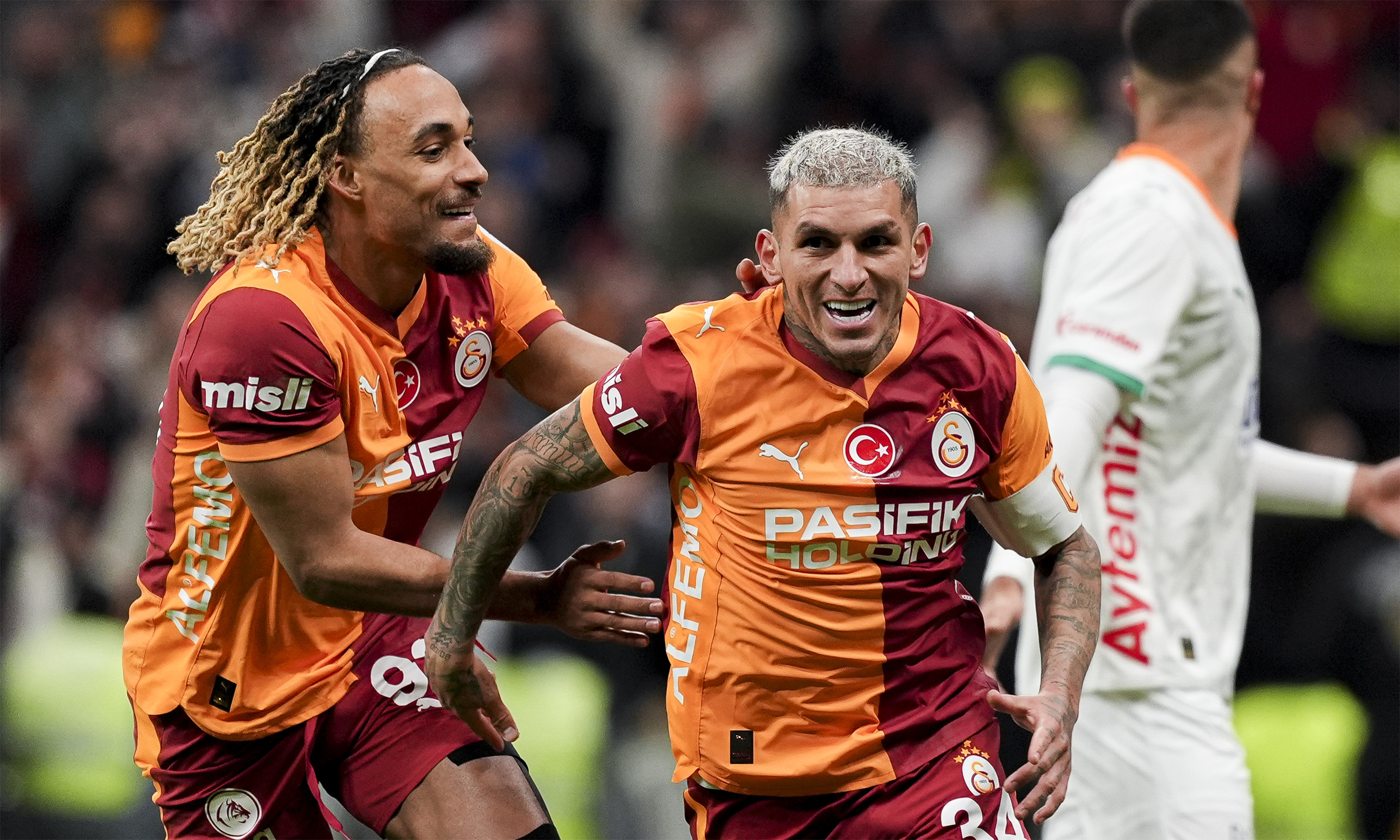 Galatasaray, Alanyaspor'u 3 golle geçti