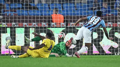 Trabzonspor-Eyüpspor maçında korkunç sakatlık! Tüm stat alkışla destek oldu