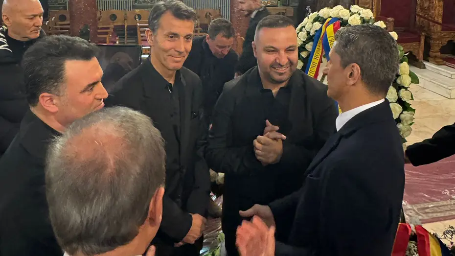 Mircea Lucescu'ya son görev: Galatasaray'ın eski yıldızları da oradaydı - 2 Mircea Lucescu'ya son görev: Galatasaray'ın eski yıldızları da oradaydı - 2
