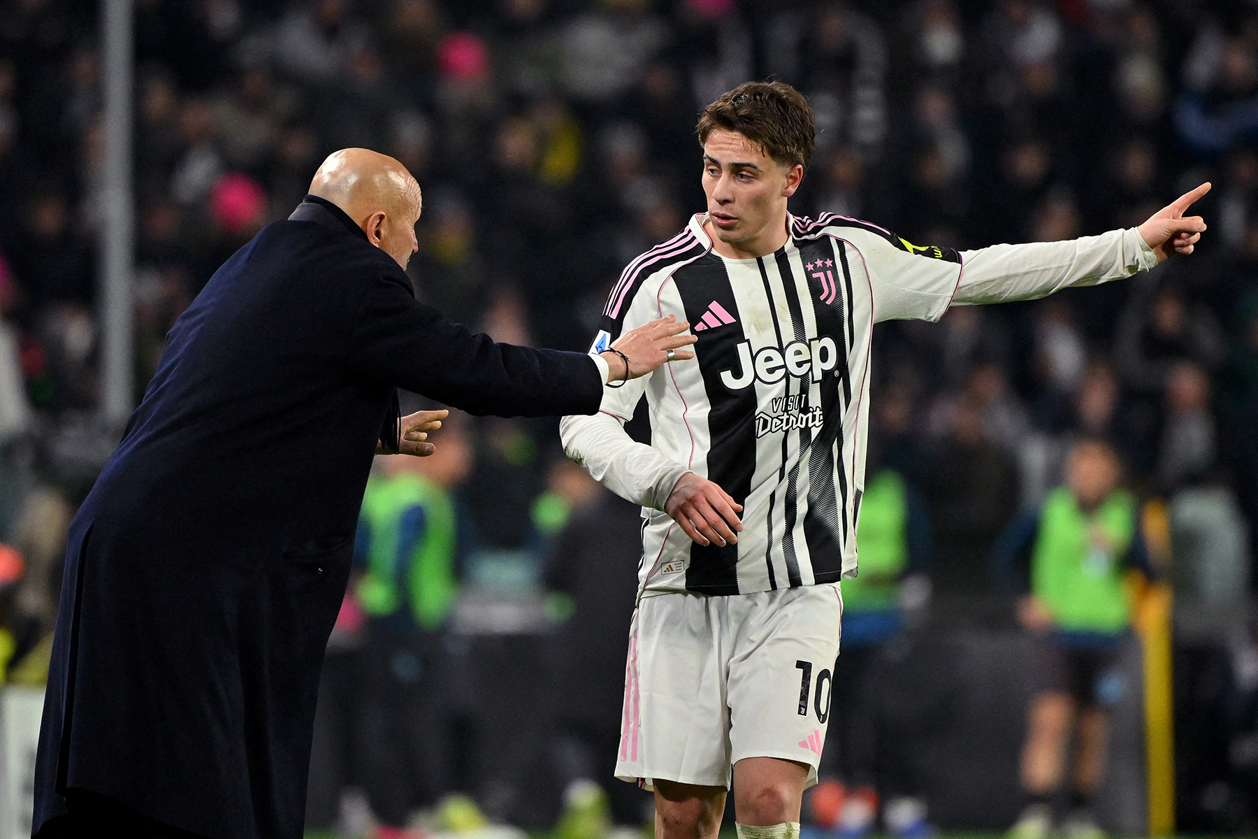 Juventus'ta Kenan Fırtınası: Spalletti 'Ya Yıldız Ya Hiç!' Dedi, Maaşlar Uçuşa Geçti!