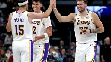 Lakers'a galibiyeti yıldızlar getirdi: Doncic ve James'ten 65 sayı