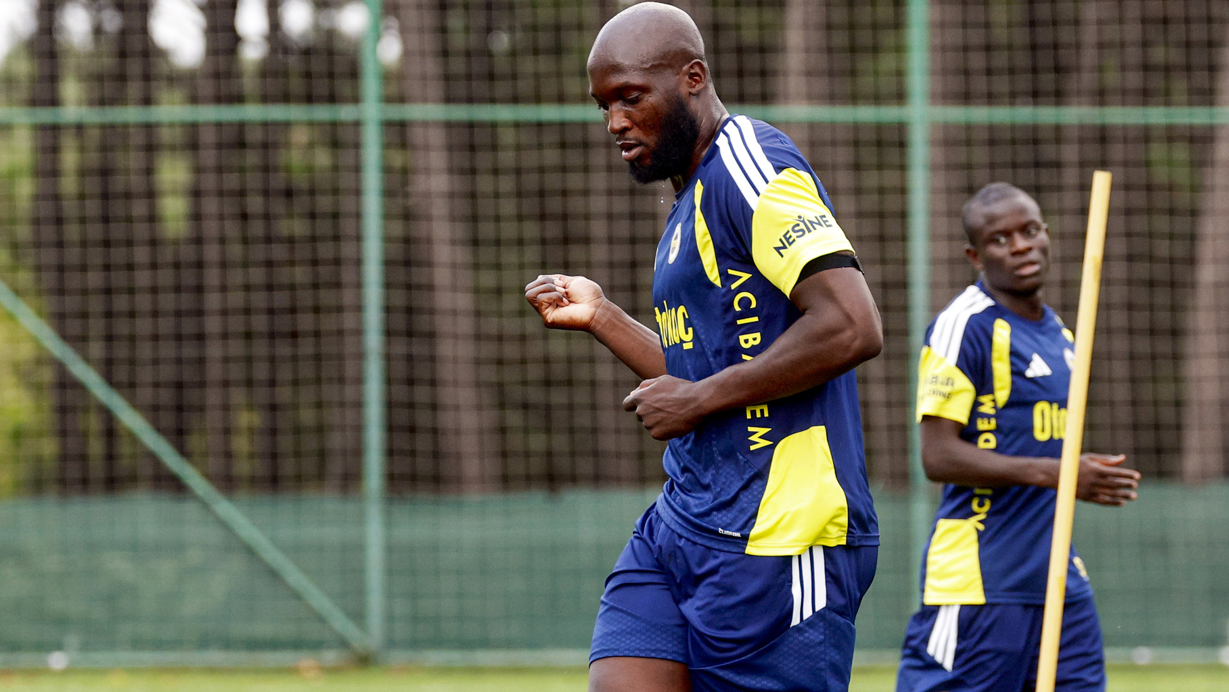Fenerbahçe'nin yeni transferi Romelu Lukaku, ilk antrenmanına çıktı