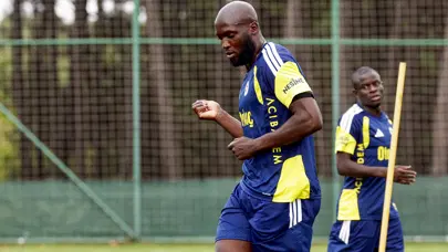 Fenerbahçe'nin yeni transferi Romelu Lukaku, ilk antrenmanına çıktı Fenerbahçe'nin yeni transferi Romelu Lukaku, ilk antrenmanına çıktı