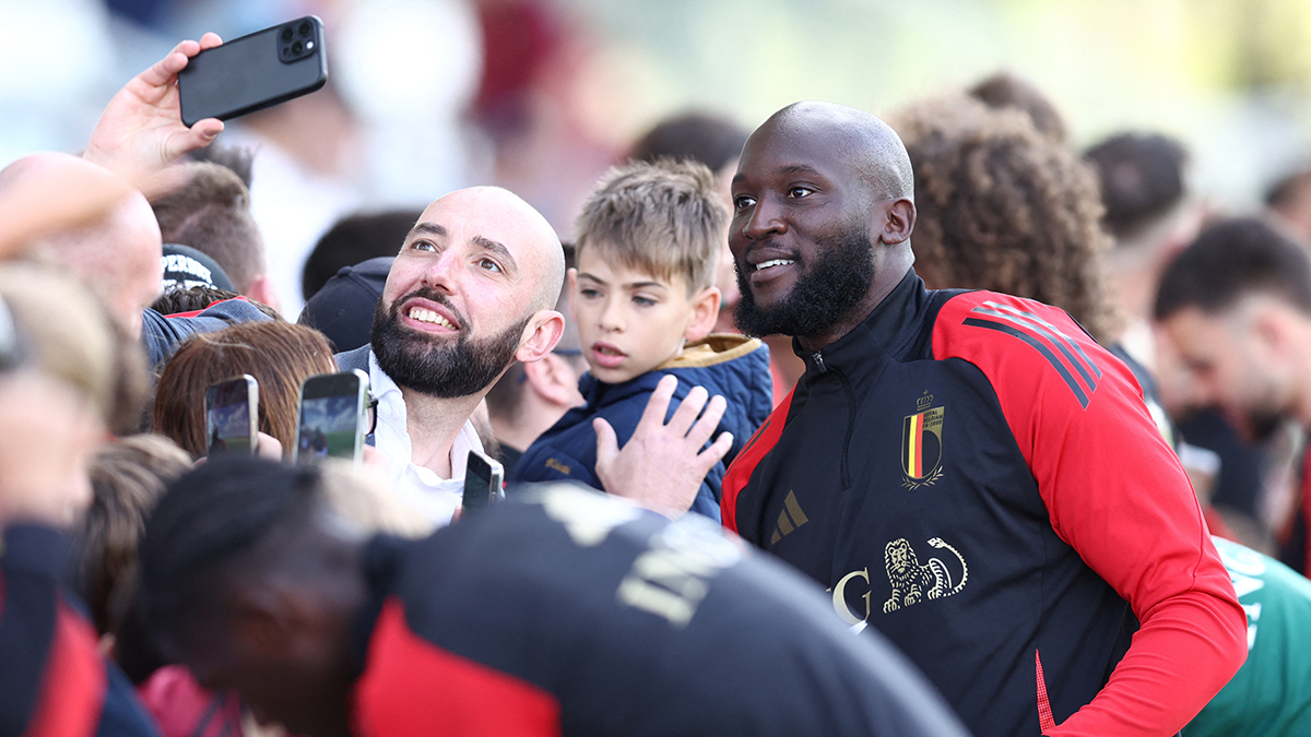 Lukaku koptu geliyor | Sporun manşetleri