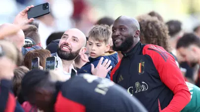 Lukaku koptu geliyor | Sporun manşetleri