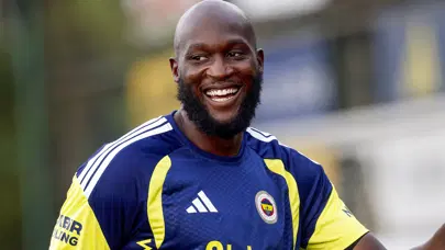 İmza töreninde Romelu Lukaku'yu kahkahalara boğan soru İmza töreninde Romelu Lukaku'yu kahkahalara boğan soru