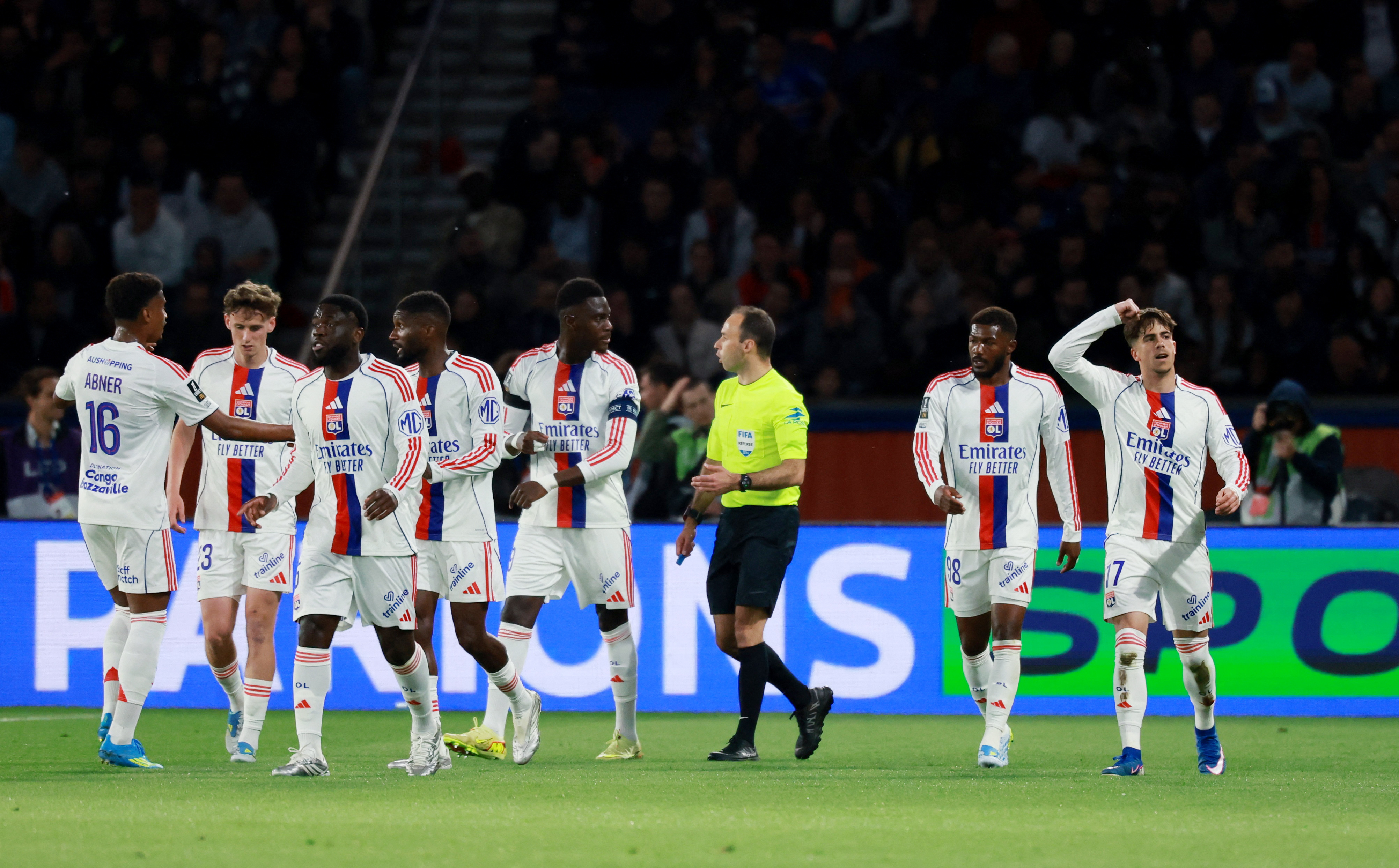 Endrick coştu, Lyon deplasmanda PSG'yi dağıttı