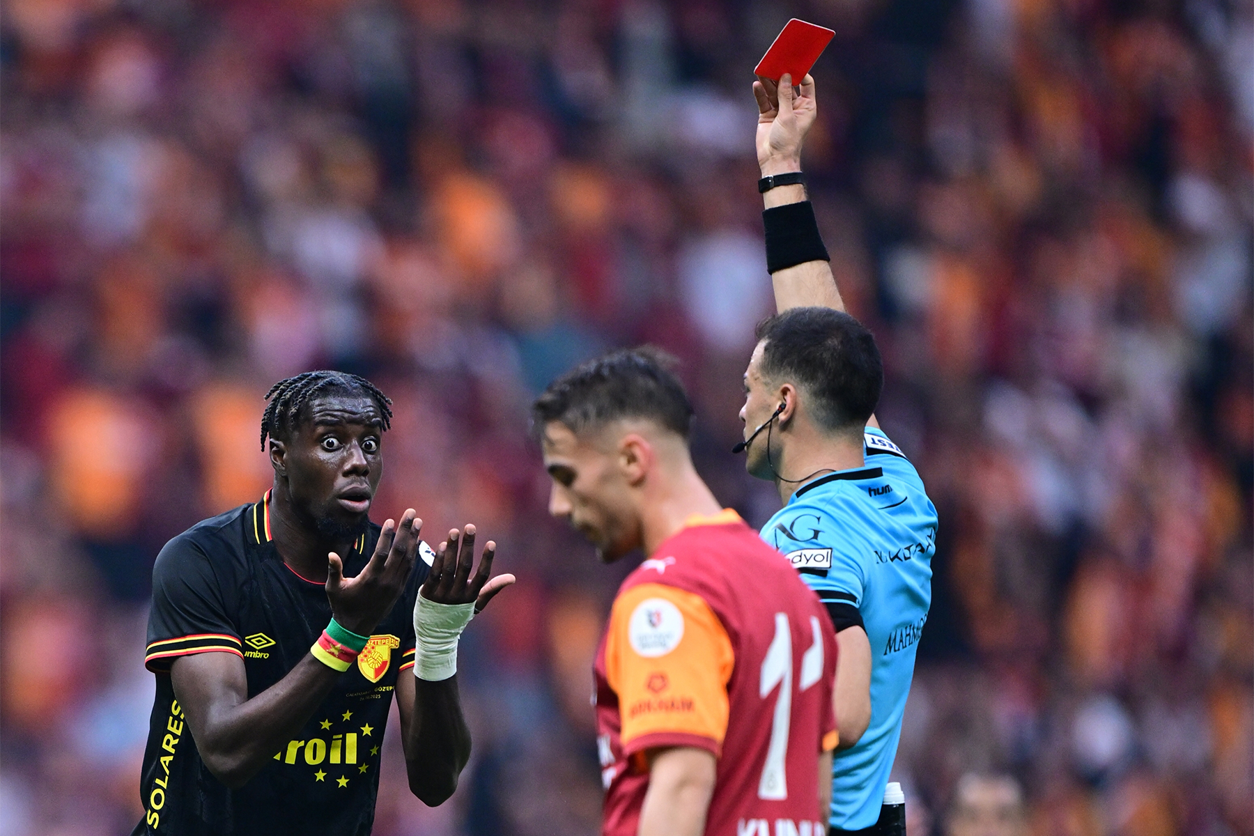 Trio ekibi "Skandal" dedi, Galatasaray-Göztepe maçının tartışmalı pozisyonlarını yorumladı