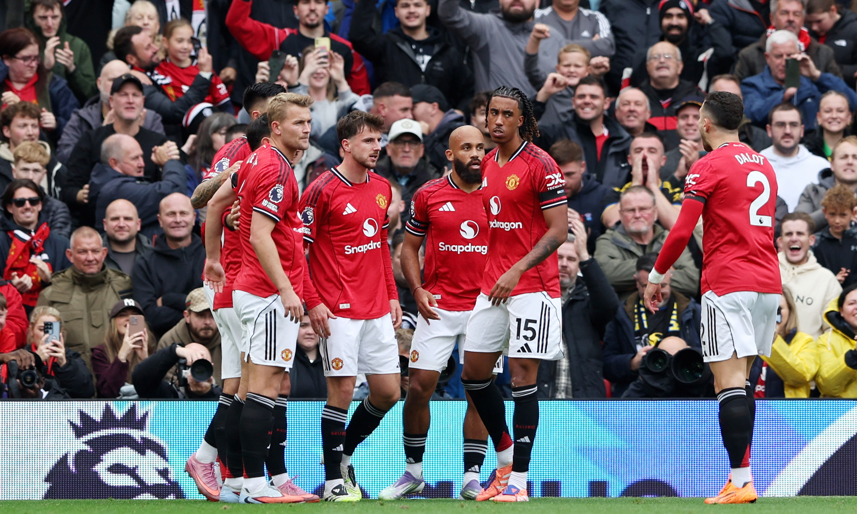 Manchester United evinde kazandı: Altay Bayındır yedek kulübesinde yer aldı