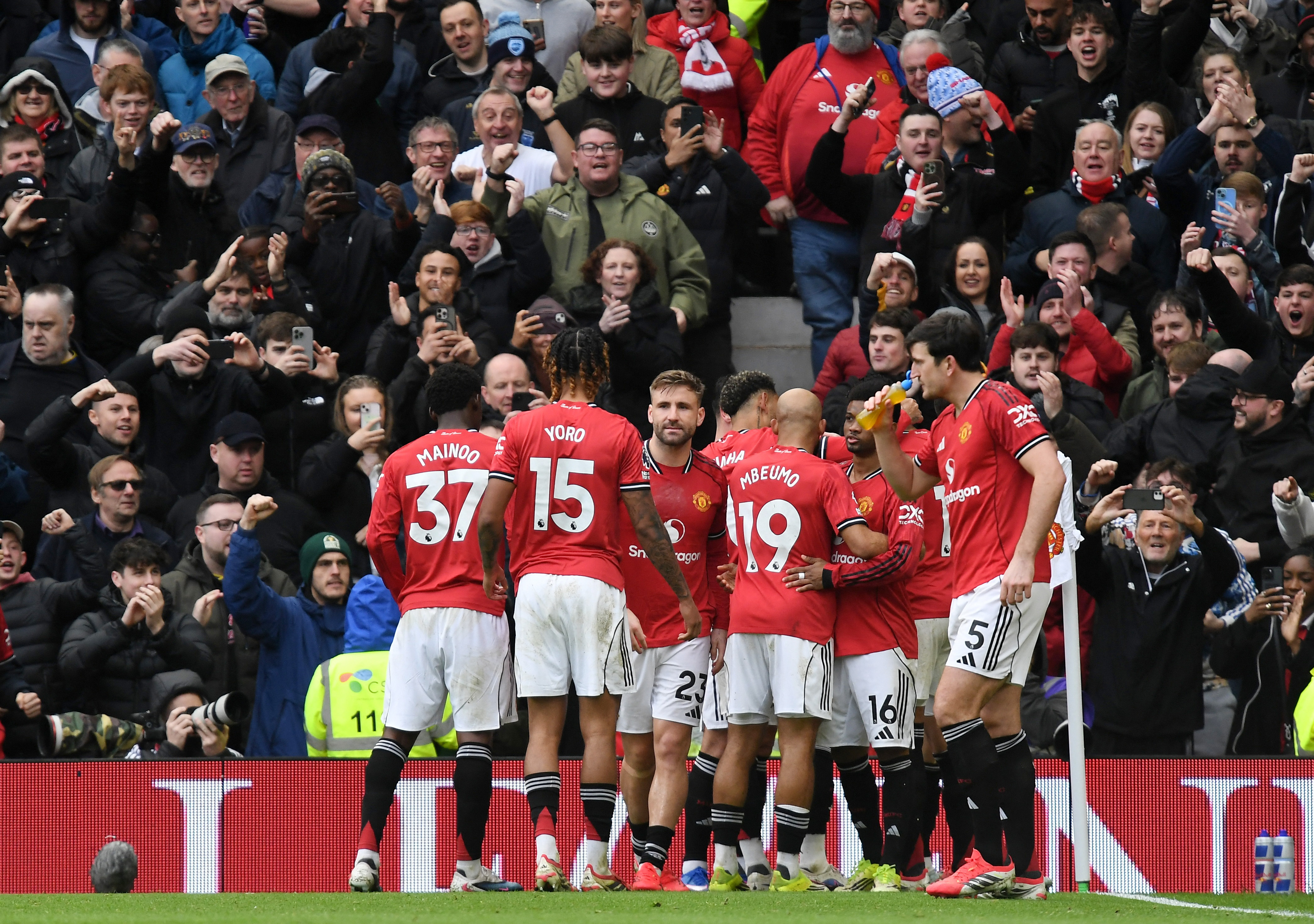 Bruno Fernandes kulüp tarihine geçti: Manchester United, Aston Villa'yı devirdi