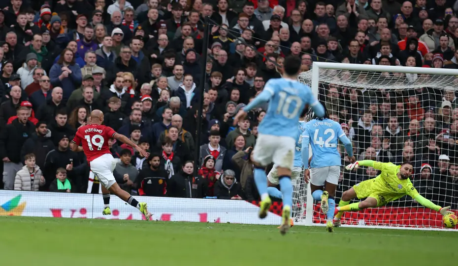 Manchester United derbide City'yi sahadan sildi: 5 golün 3'ü VAR'dan döndü - 2