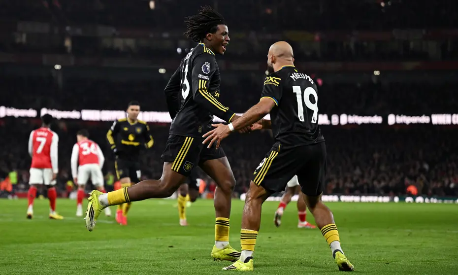 Premier Lig'de zirve yarışı kızıştı: Manchester United deplasmanda lider Arsenal'ı devirdi