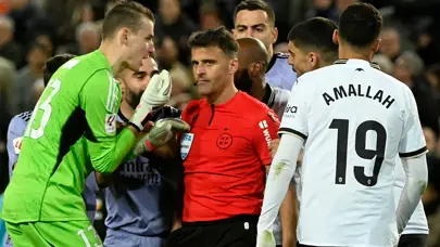 Galatasaray-Liverpool maçına olaylı hakem! Real Madrid maçında yaptığı skandal hala akıllarda Galatasaray-Liverpool maçına olaylı hakem! Real Madrid maçında yaptığı skandal hala akıllarda