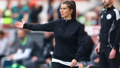 Bundesliga'da tarihi an: Marie-Louise Eta ilk maçına Wolfsburg karşısında çıktı