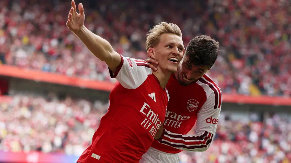 Arsenal, Manchester City'yi sahadan sildi: Sezon açılışında kupayı müzesine götürdü