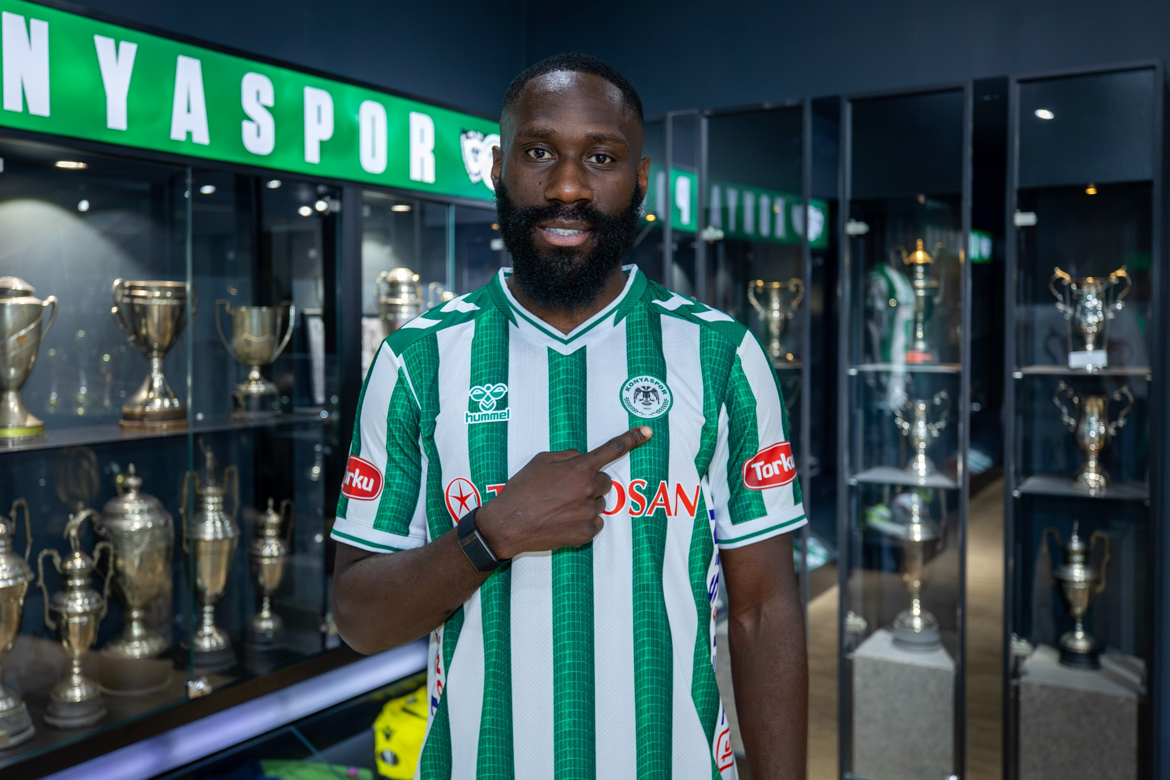 Konyaspor flaş transferini resmen kadrosuna kattı