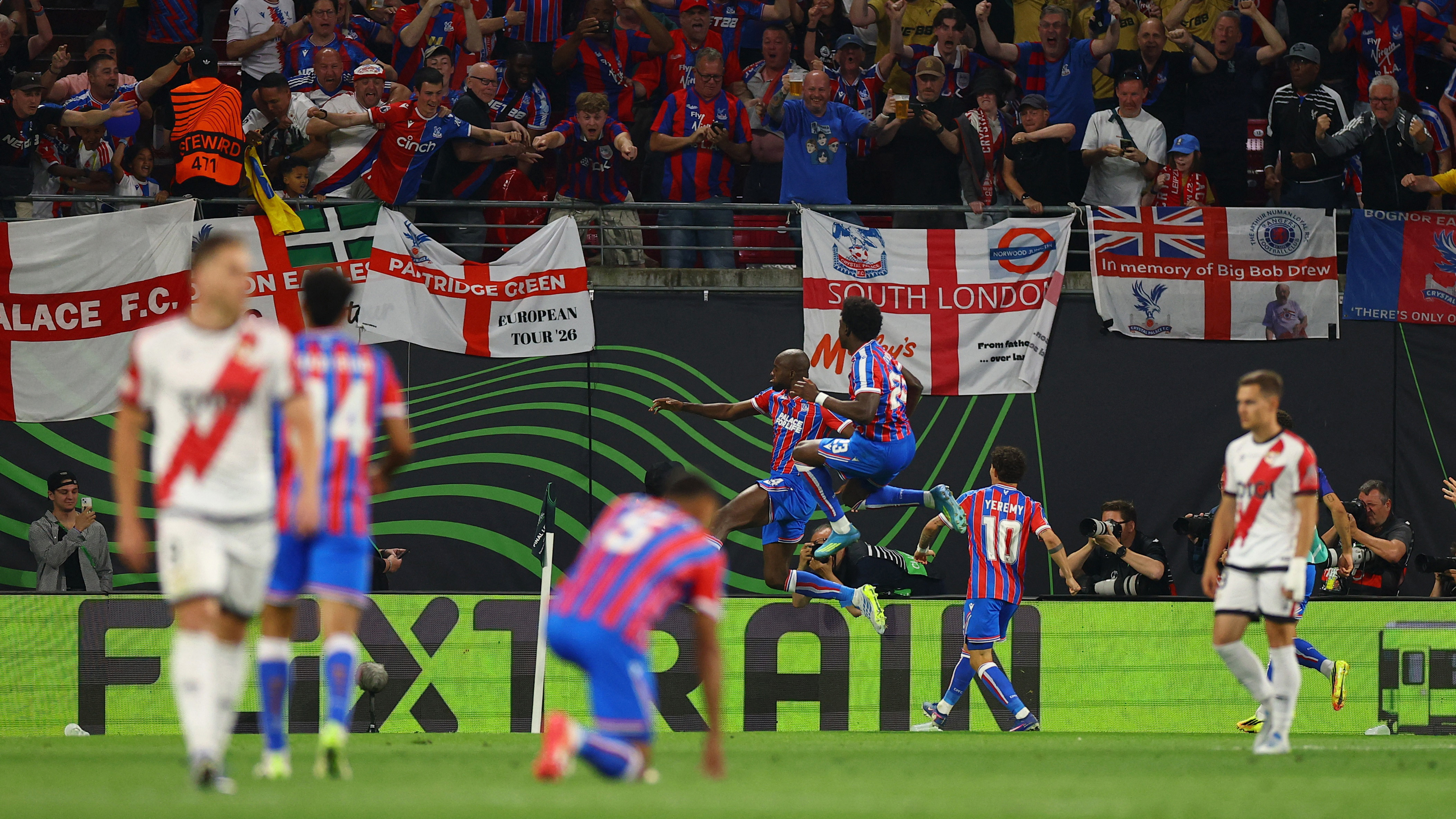 Crystal Palace Avrupa'yı Fethetti! (Yanlış Anlaşılmasın, Konferans Ligi'ni)
