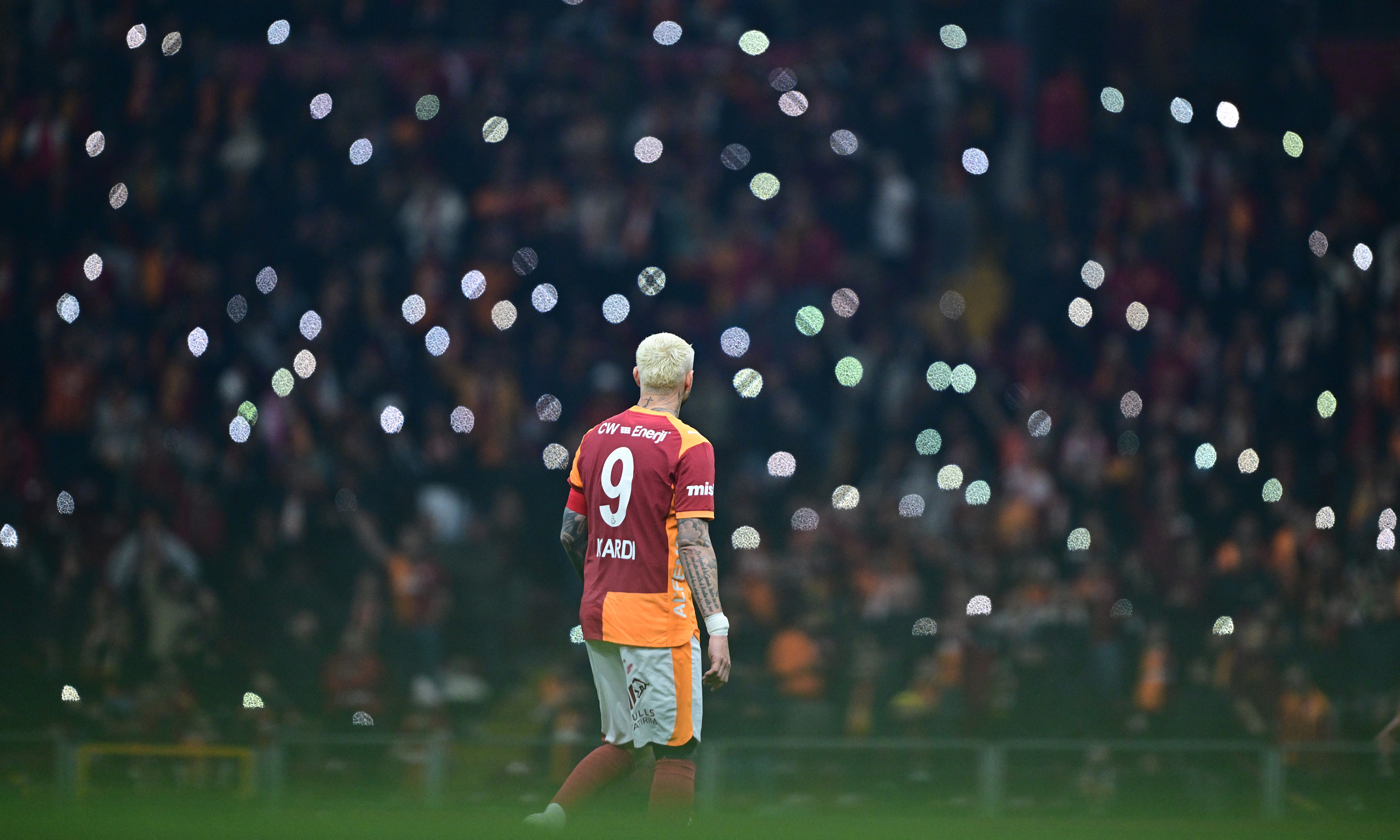 GALATASARAY'IN ICARDI İLE AYRILIK PLANI Galatasaray yönetiminin, henüz yeni sözleşme yapmadığı Mauro Icardi'yle ilgili kararını verdiği öne sürüldü. Fanatik Gazetesi'nin iddiasına göre sarı-kırmızılılar, Arjantinli yıldızla sezon sonunda yollarını ayıracak. Galatasaray'ın Mauro Icardi'yle yollarını ayırma planları yaptığı belirtiliyor.