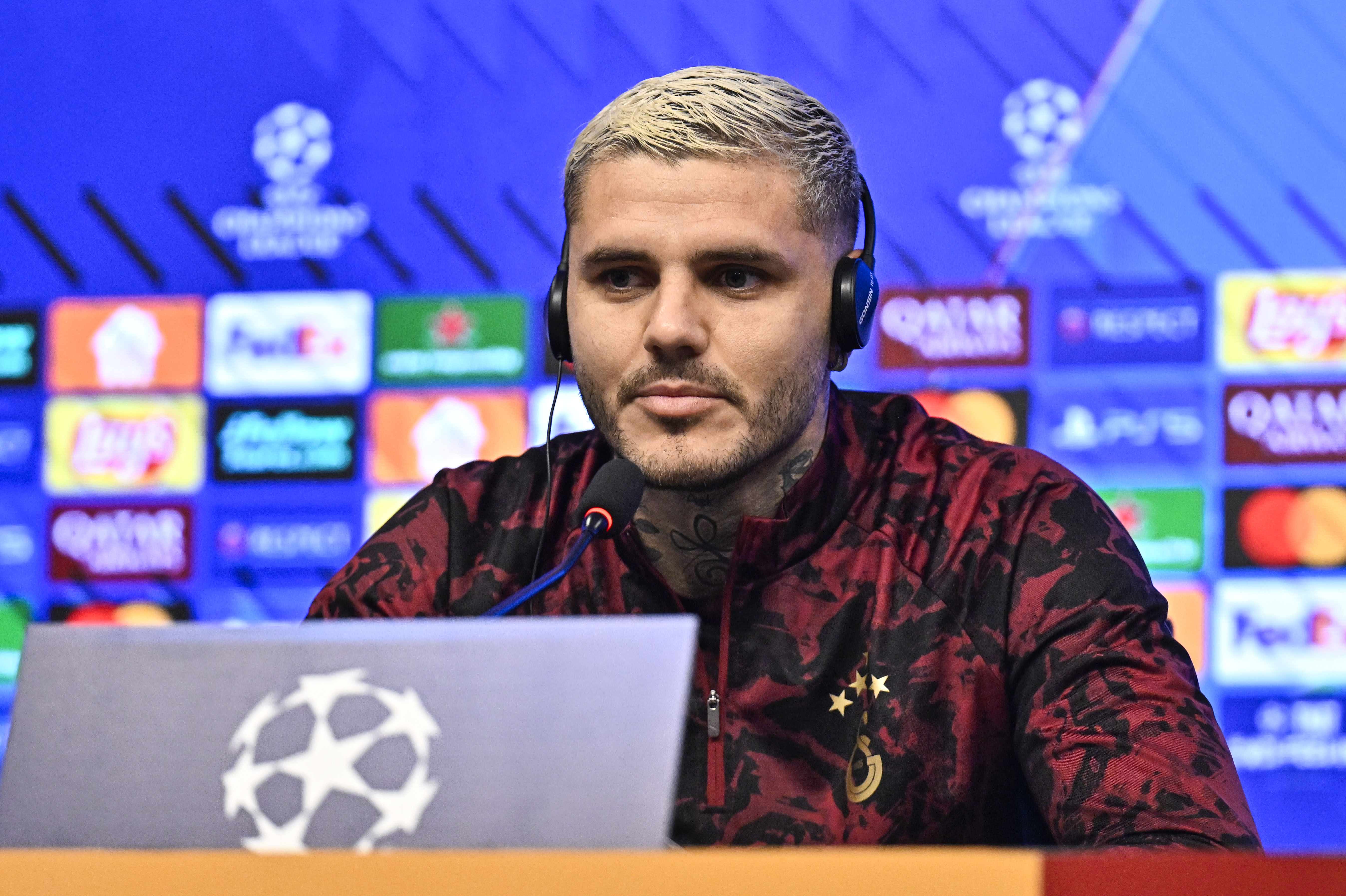Kemerburgaz'da Mikrofon Kapmaca: Icardi Sahne Aldı, Kuşlar Sustu!